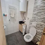 Modern Apartment - Free Public Parking Apartment *