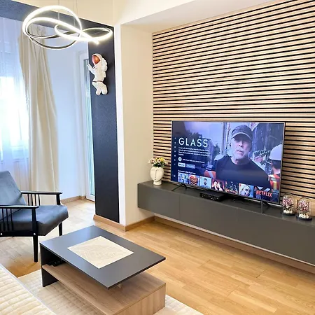 Lux Space Center Apartment-free Public Parking *