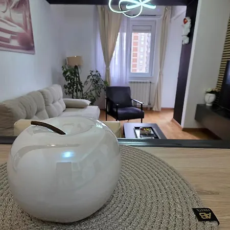 Lux Space Center Apartment-free Public Parking Скопье